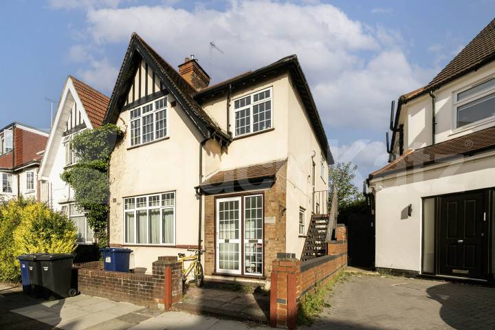 This is an excellent three double bedroom apartment in a Victorian conversion in Golders Green Powis Gardens, London, NW11,  London