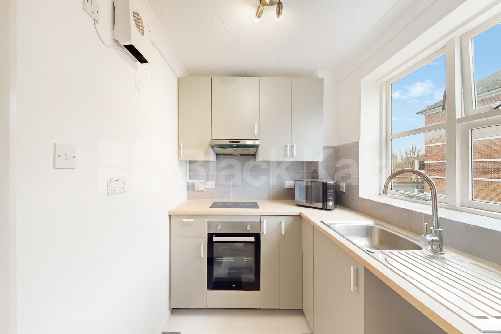 Duplex apartment flooded with natural light and very good storage Cadet Drive , Bermondsey