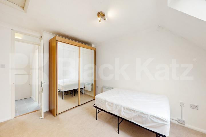 Duplex apartment flooded with natural light and very good storage Cadet Drive , Bermondsey