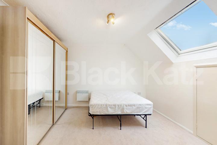 Duplex apartment flooded with natural light and very good storage Cadet Drive , Bermondsey