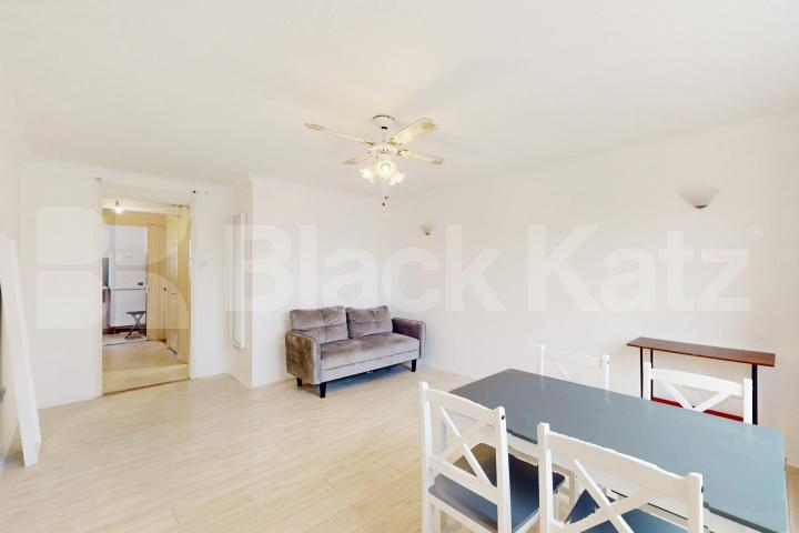 Duplex apartment flooded with natural light and very good storage Cadet Drive , Bermondsey