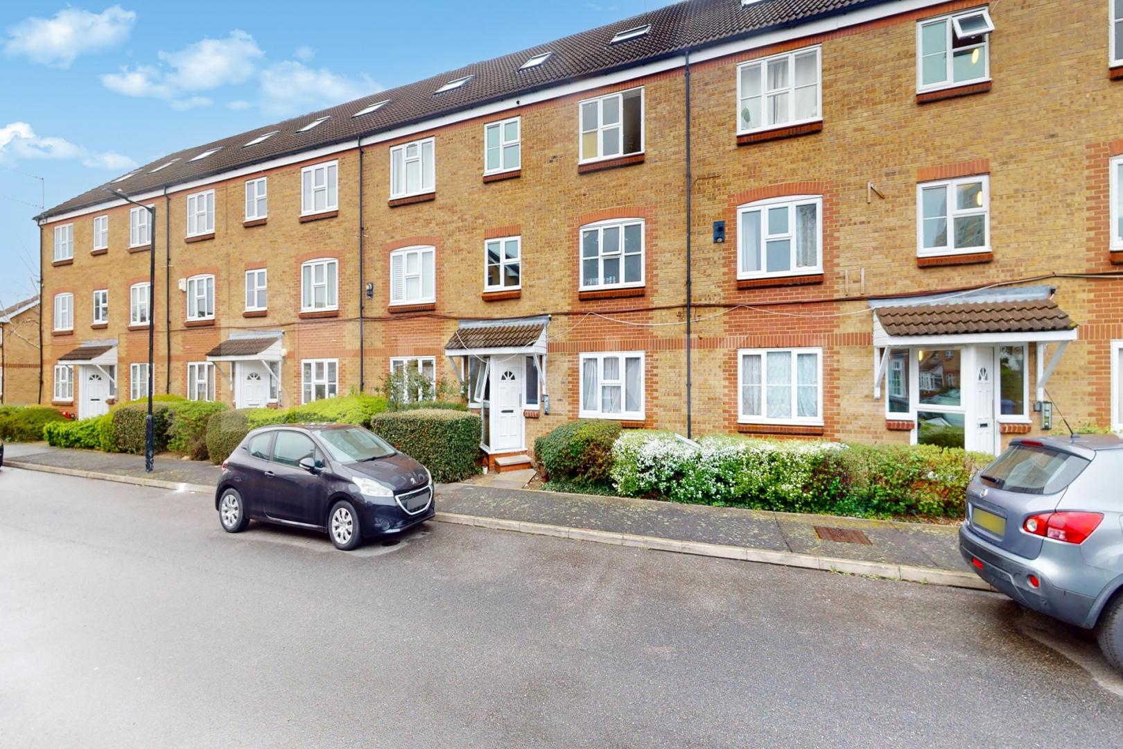 Duplex apartment flooded with natural light and very good storage Cadet Drive , Bermondsey