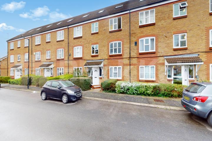 Duplex apartment flooded with natural light and very good storage Cadet Drive , Bermondsey