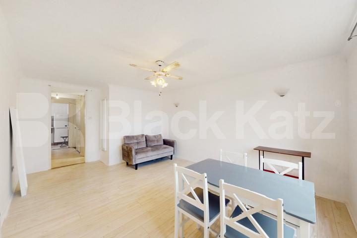 Duplex apartment flooded with natural light and very good storage Cadet Drive , Bermondsey