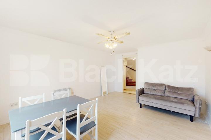 Duplex apartment flooded with natural light and very good storage Cadet Drive , Bermondsey