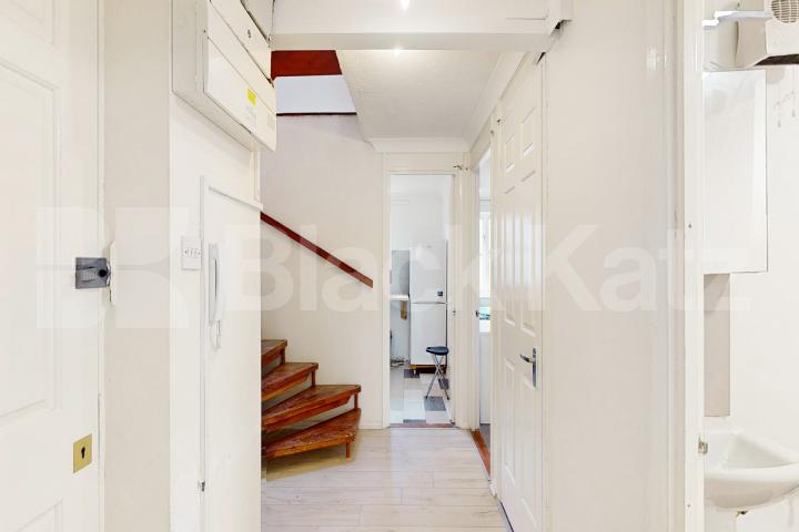 Duplex apartment flooded with natural light and very good storage Cadet Drive , Bermondsey