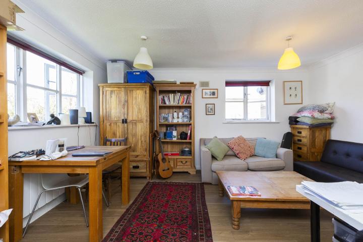 A spacious one double bedroom flat located between Archway and Finsbury Park Cornwallis Square, Archway