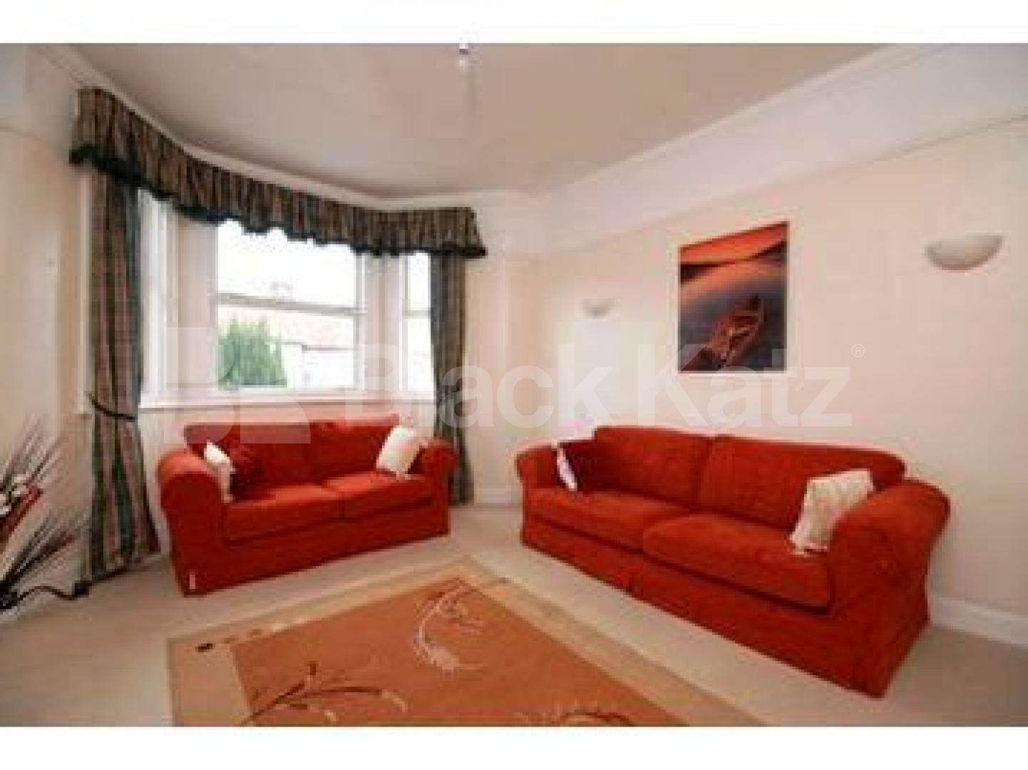 			A must see!, 3 Bedroom, 1 bath, 1 reception Maisonette			 Myddleton Road, BOUNDS GREEN