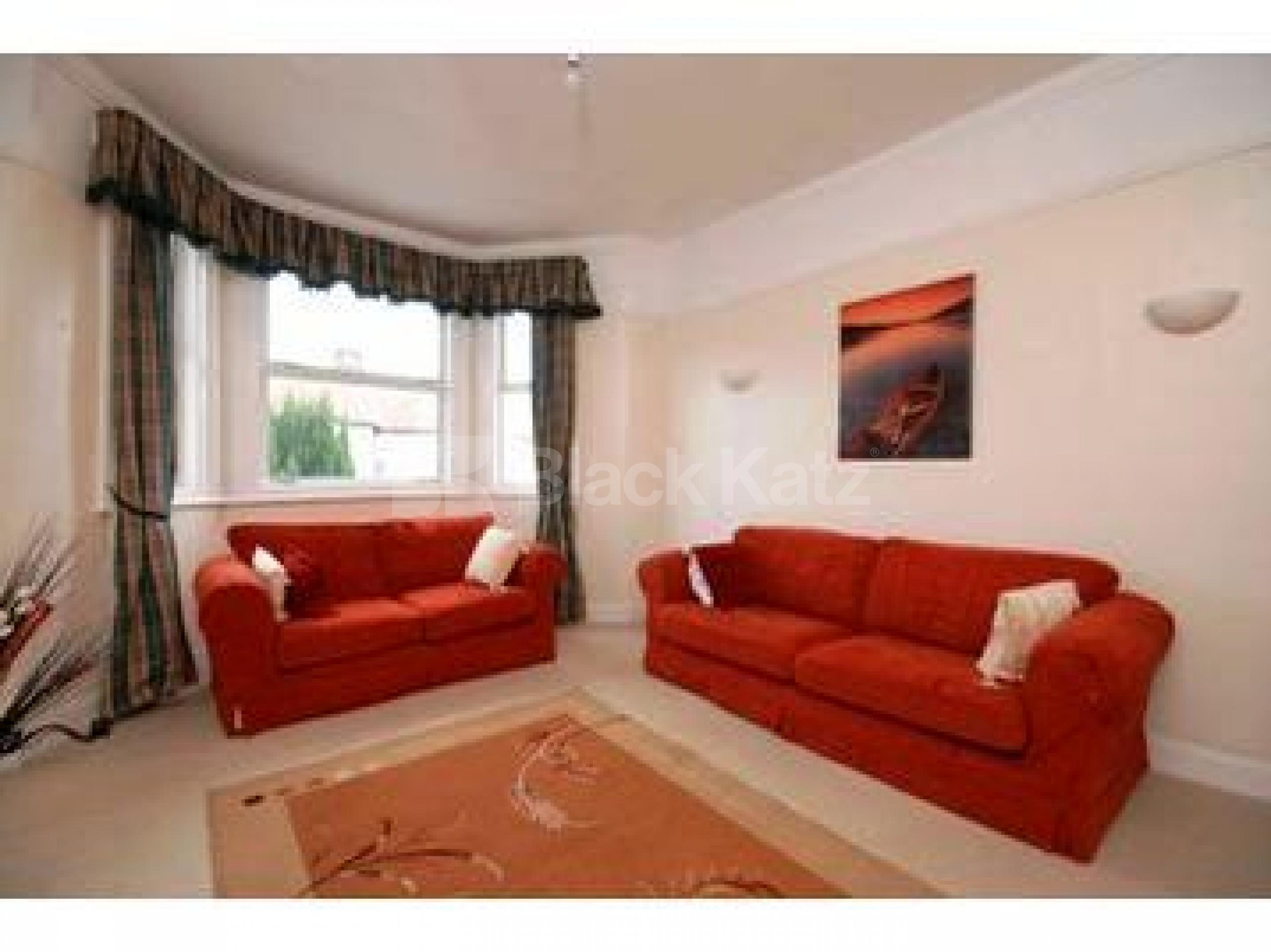 			A must see!, 3 Bedroom, 1 bath, 1 reception Maisonette			 Myddleton Road, BOUNDS GREEN N22