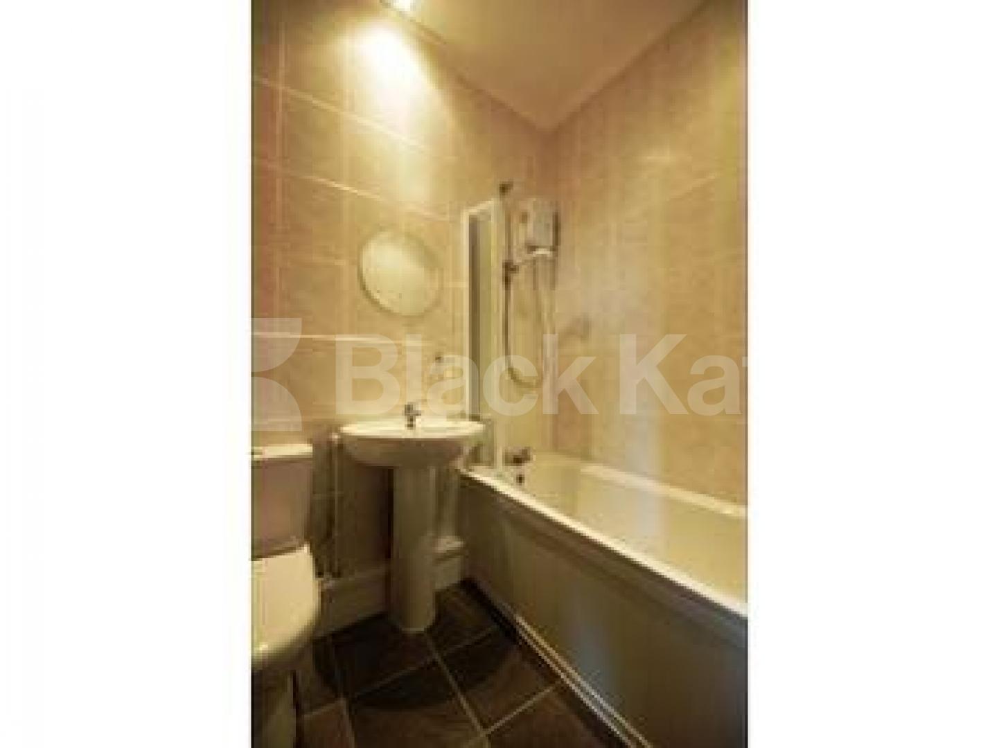 			A must see!, 3 Bedroom, 1 bath, 1 reception Maisonette			 Myddleton Road, BOUNDS GREEN