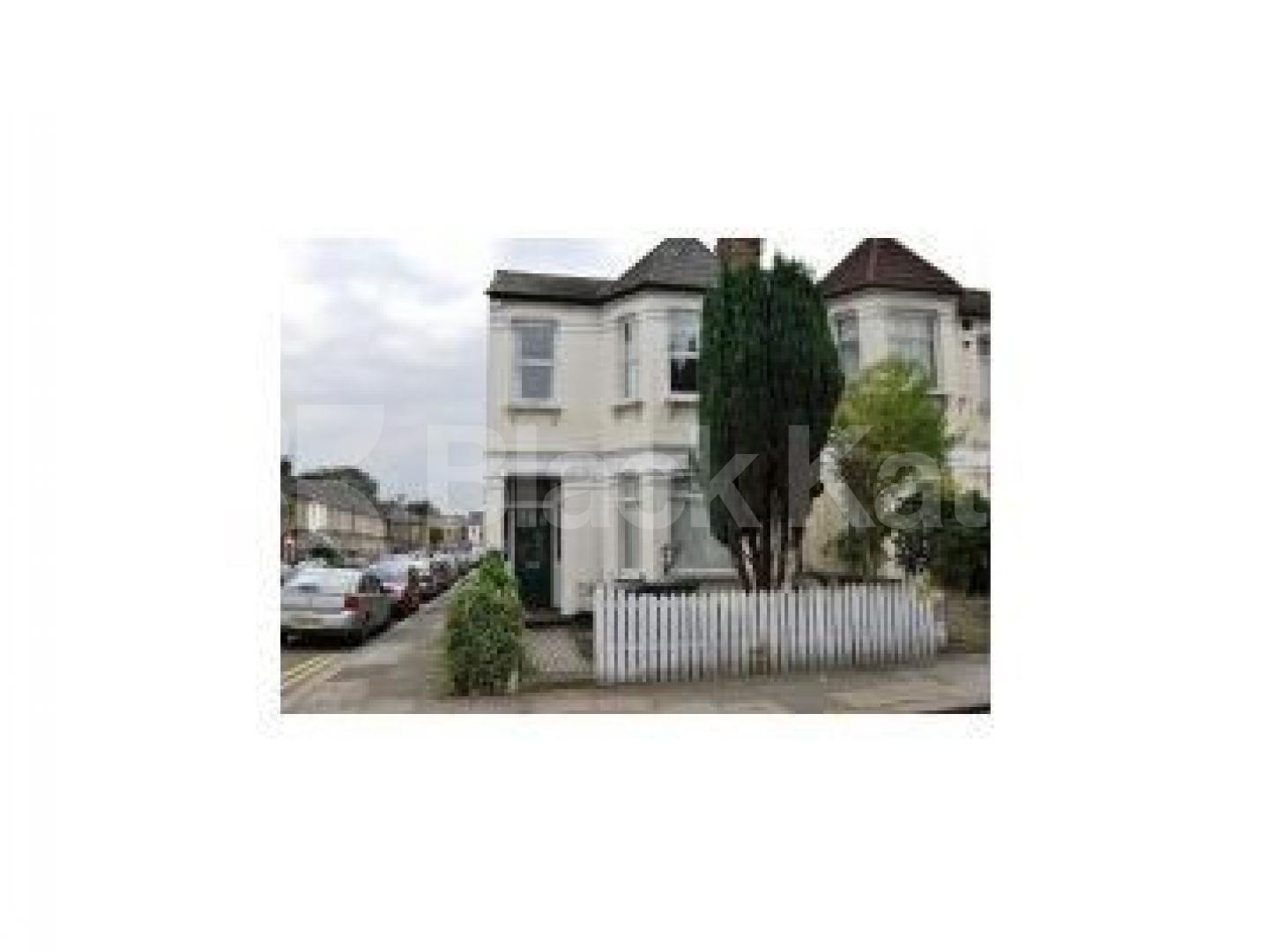 			A must see!, 3 Bedroom, 1 bath, 1 reception Maisonette			 Myddleton Road, BOUNDS GREEN