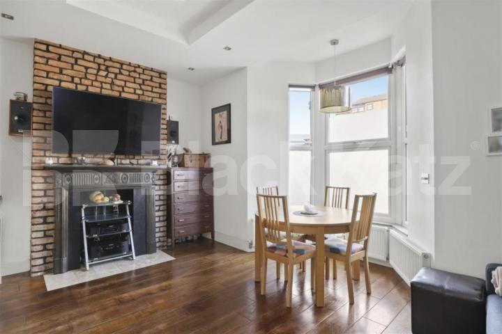Spacious Split-Level Two Bedroom Apartment on High Road, N15 High Road, Seven Sisters