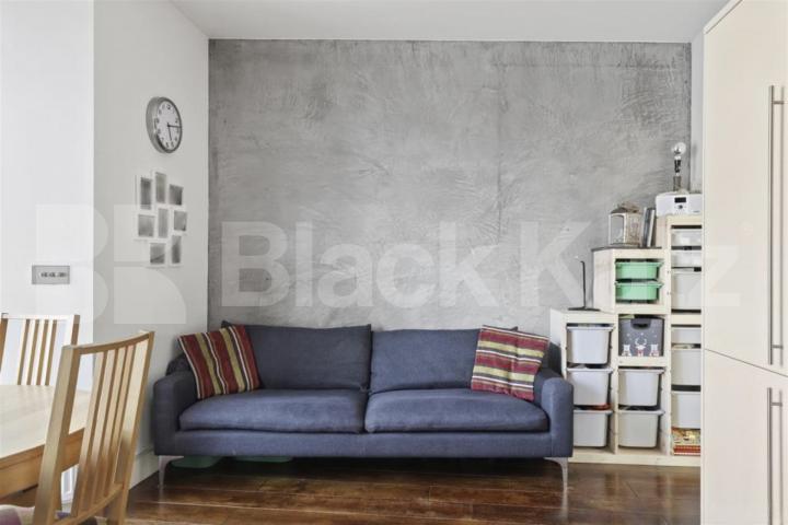 Spacious Split-Level Two Bedroom Apartment on High Road, N15 High Road, Seven Sisters