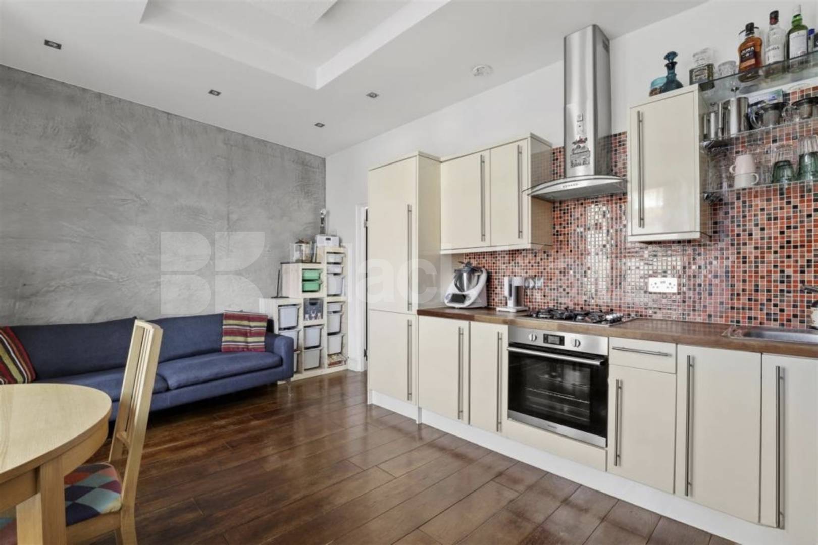 Spacious Split-Level Two Bedroom Apartment on High Road, N15 High Road, Seven Sisters