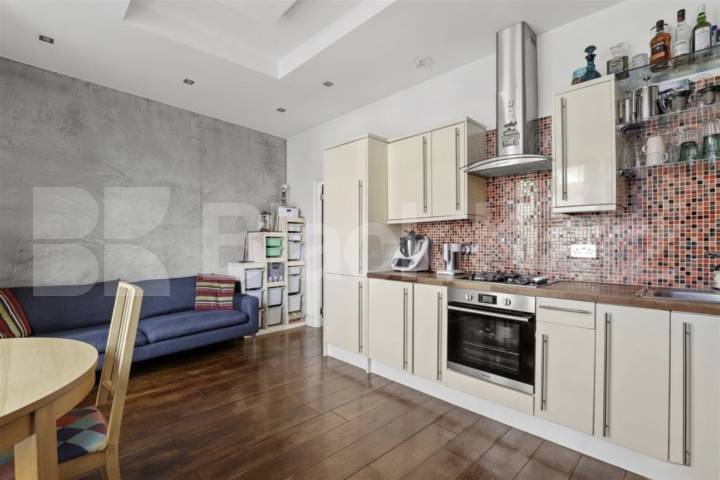 Spacious Split-Level Two Bedroom Apartment on High Road, N15 High Road, Seven Sisters