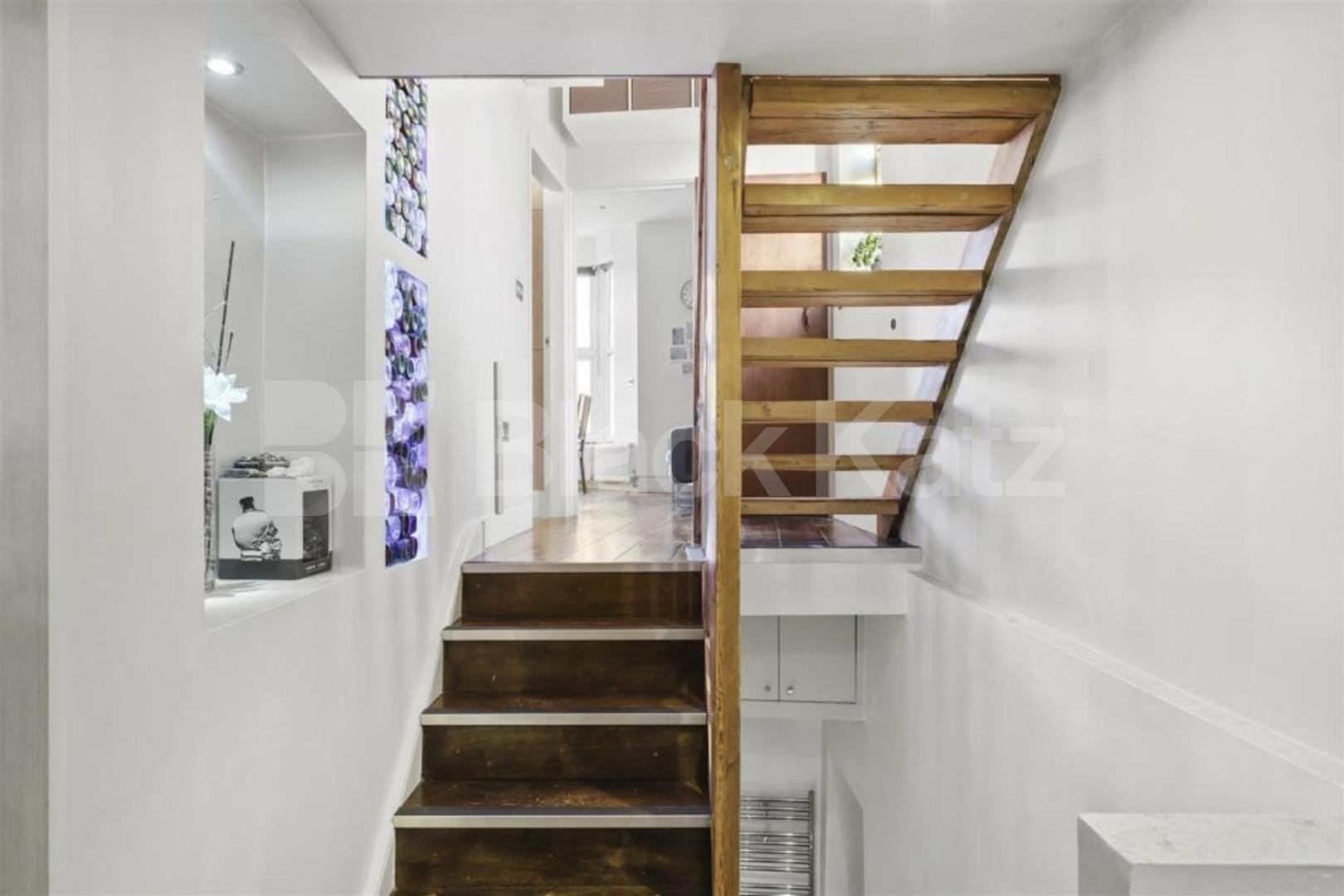 Spacious Split-Level Two Bedroom Apartment on High Road, N15 High Road, Seven Sisters