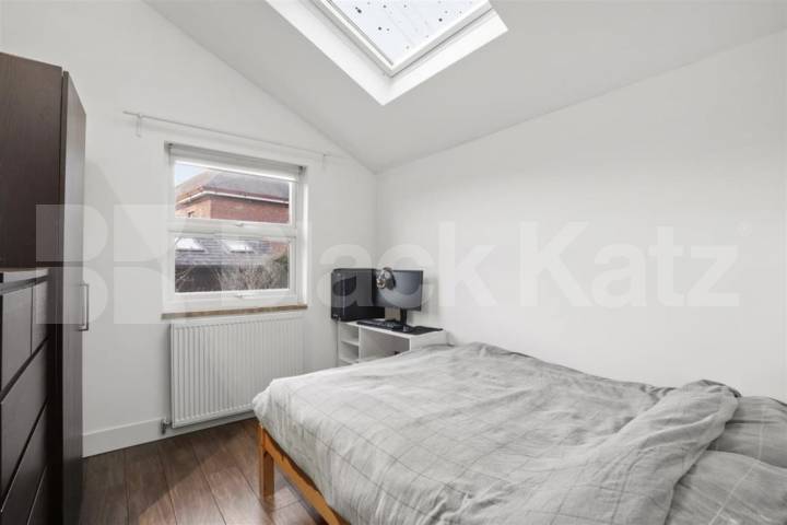 Spacious Split-Level Two Bedroom Apartment on High Road, N15 High Road, Seven Sisters