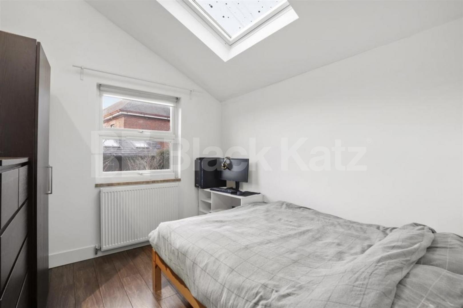 Spacious Split-Level Two Bedroom Apartment on High Road, N15 High Road, Seven Sisters