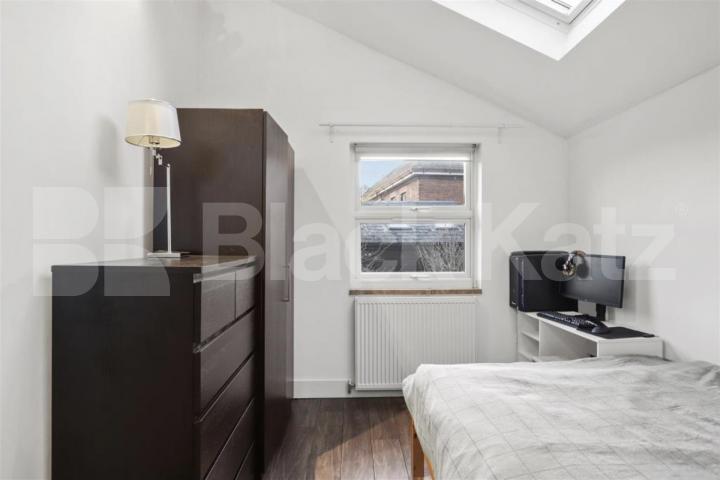 Spacious Split-Level Two Bedroom Apartment on High Road, N15 High Road, Seven Sisters