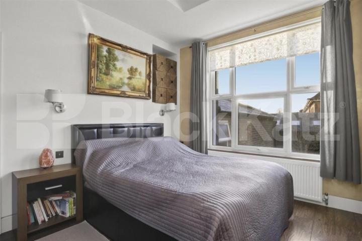 Spacious Split-Level Two Bedroom Apartment on High Road, N15 High Road, Seven Sisters