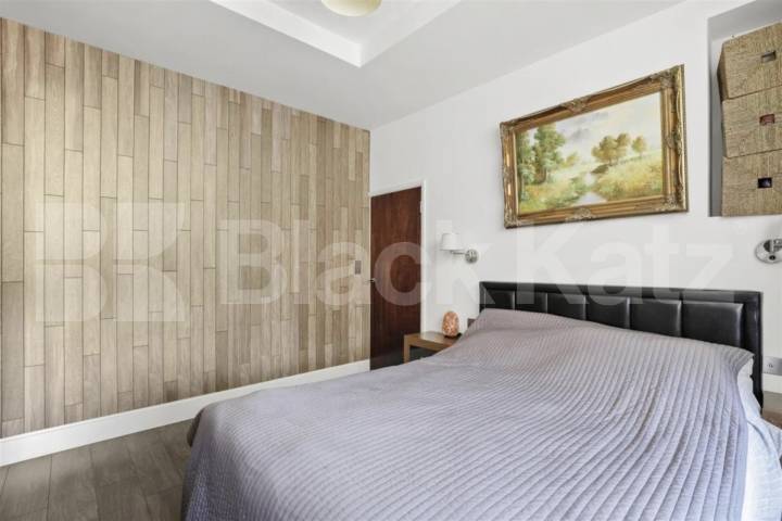 Spacious Split-Level Two Bedroom Apartment on High Road, N15 High Road, Seven Sisters
