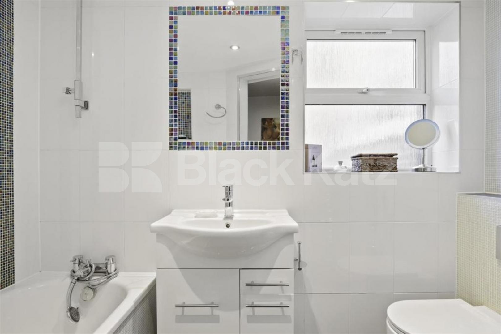 Spacious Split-Level Two Bedroom Apartment on High Road, N15 High Road, Seven Sisters