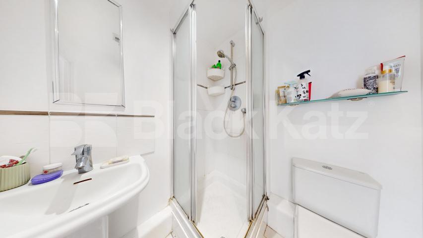 Stunning 2 Bed, 2 Bath Apartment in Wards Wharf with Balcony & Gym Wards Wharf Approach, Silvertown