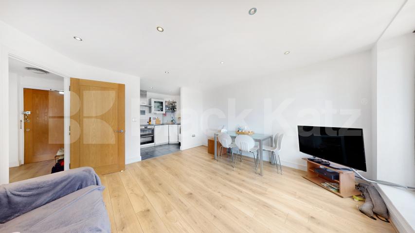 Stunning 2 Bed, 2 Bath Apartment in Wards Wharf with Balcony & Gym Wards Wharf Approach, Silvertown