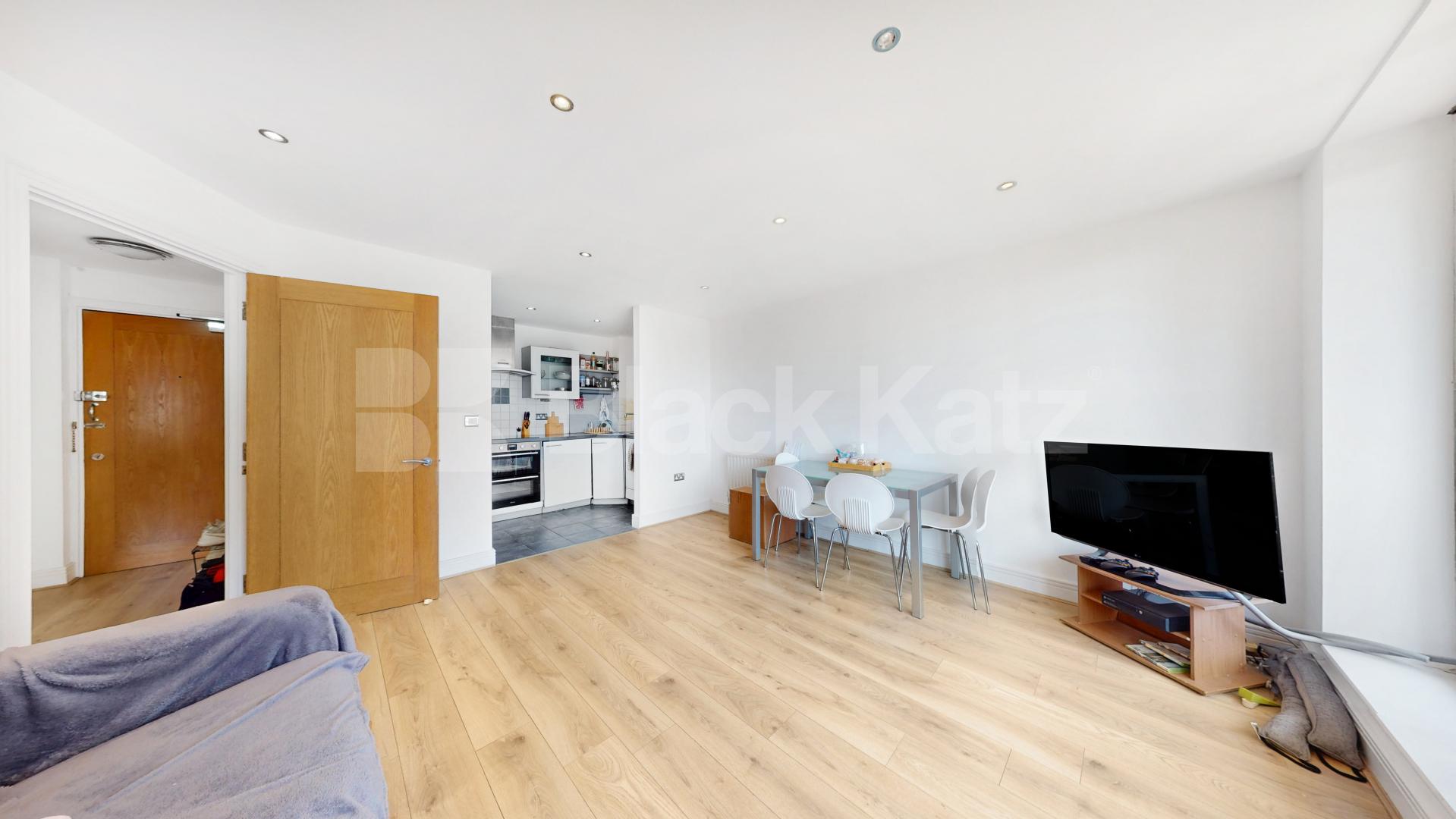 Stunning 2 Bed, 2 Bath Apartment in Wards Wharf with Balcony & Gym Wards Wharf Approach, Silvertown