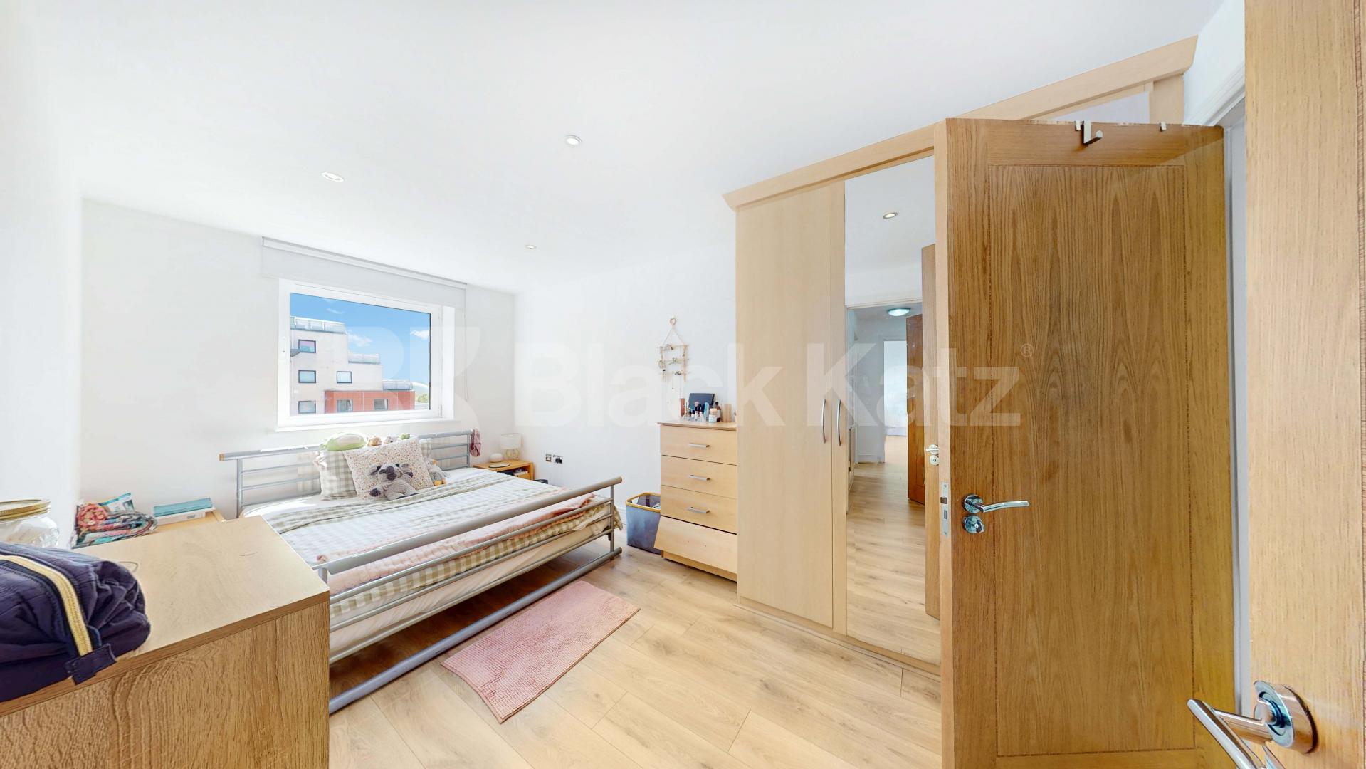 Stunning 2 Bed, 2 Bath Apartment in Wards Wharf with Balcony & Gym Wards Wharf Approach, Silvertown