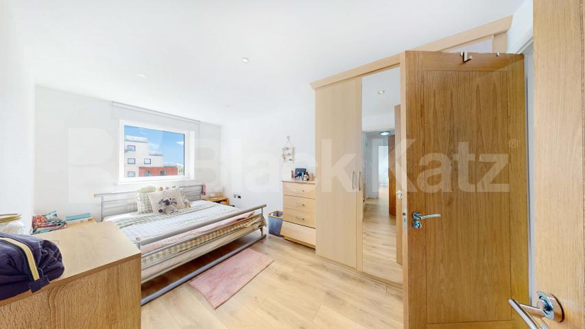Stunning 2 Bed, 2 Bath Apartment in Wards Wharf with Balcony & Gym Wards Wharf Approach, Silvertown