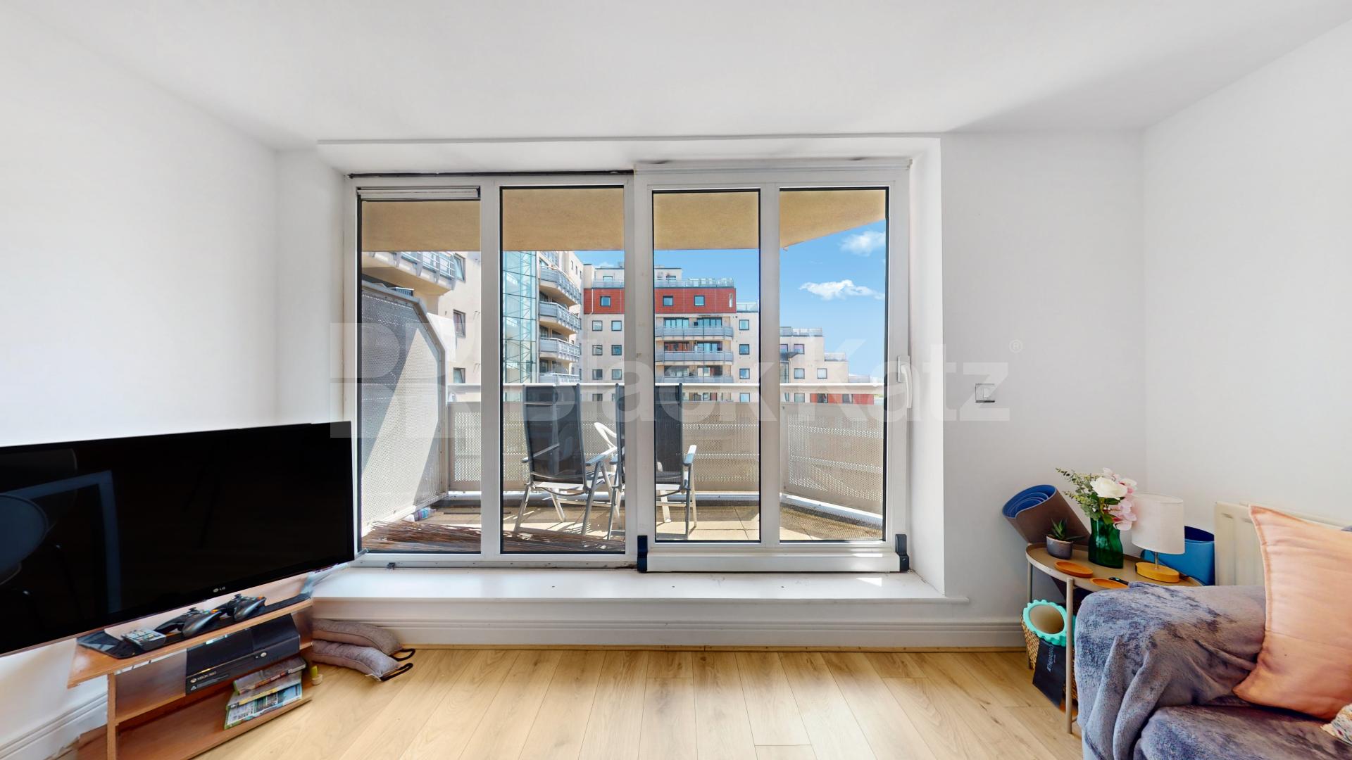 Stunning 2 Bed, 2 Bath Apartment in Wards Wharf with Balcony & Gym Wards Wharf Approach, Silvertown