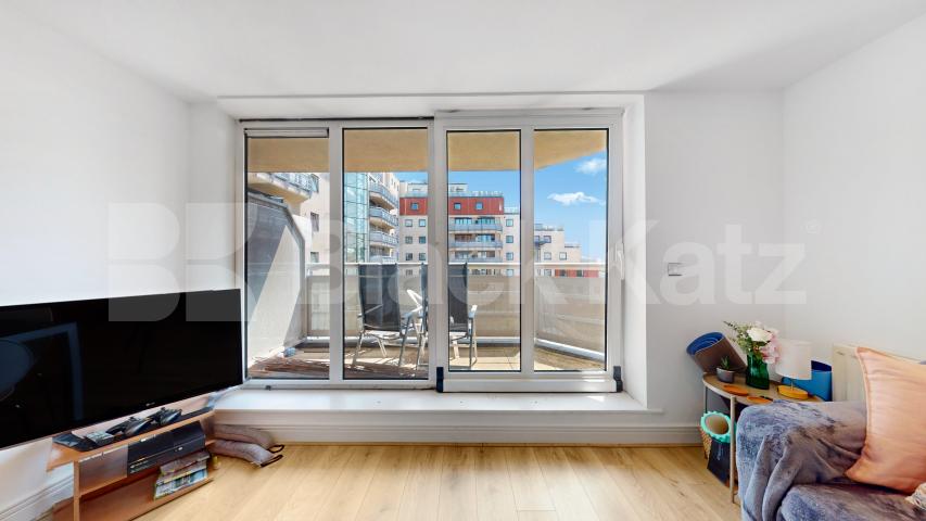 Stunning 2 Bed, 2 Bath Apartment in Wards Wharf with Balcony & Gym Wards Wharf Approach, Silvertown