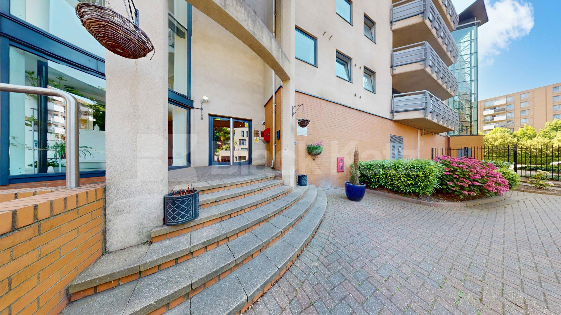 Stunning 2 Bed, 2 Bath Apartment in Wards Wharf with Balcony & Gym Wards Wharf Approach, Silvertown