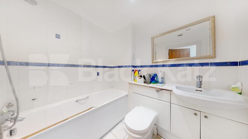 Stunning 2 Bed, 2 Bath Apartment in Wards Wharf with Balcony & Gym Wards Wharf Approach, Silvertown