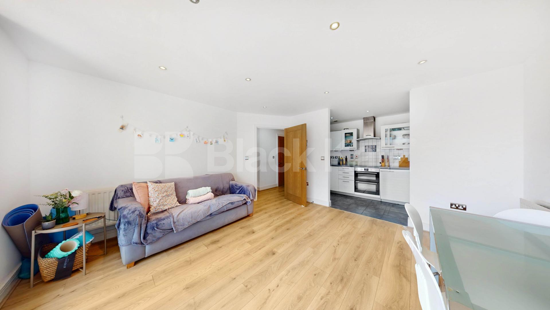 Stunning 2 Bed, 2 Bath Apartment in Wards Wharf with Balcony & Gym Wards Wharf Approach, Silvertown