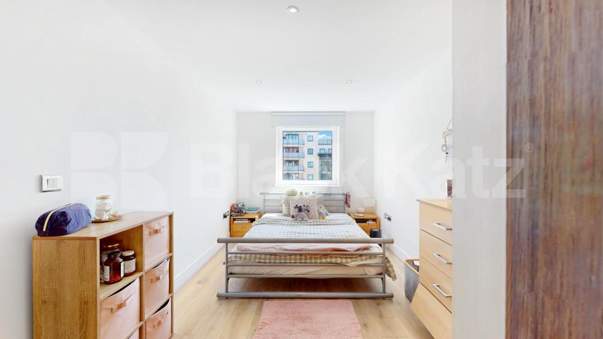 Stunning 2 Bed, 2 Bath Apartment in Wards Wharf with Balcony & Gym Wards Wharf Approach, Silvertown