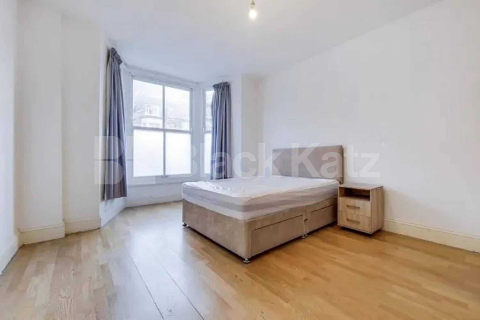 5 bedroom maisonette with 2 bathrooms lounge and a huge decked garden Marlborough Road, Archway