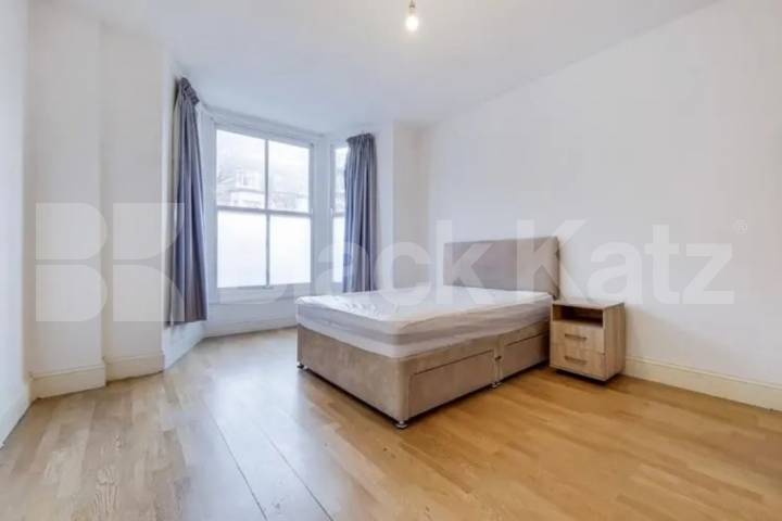 5 bedroom maisonette with 2 bathrooms lounge and a huge decked garden Marlborough Road, Archway