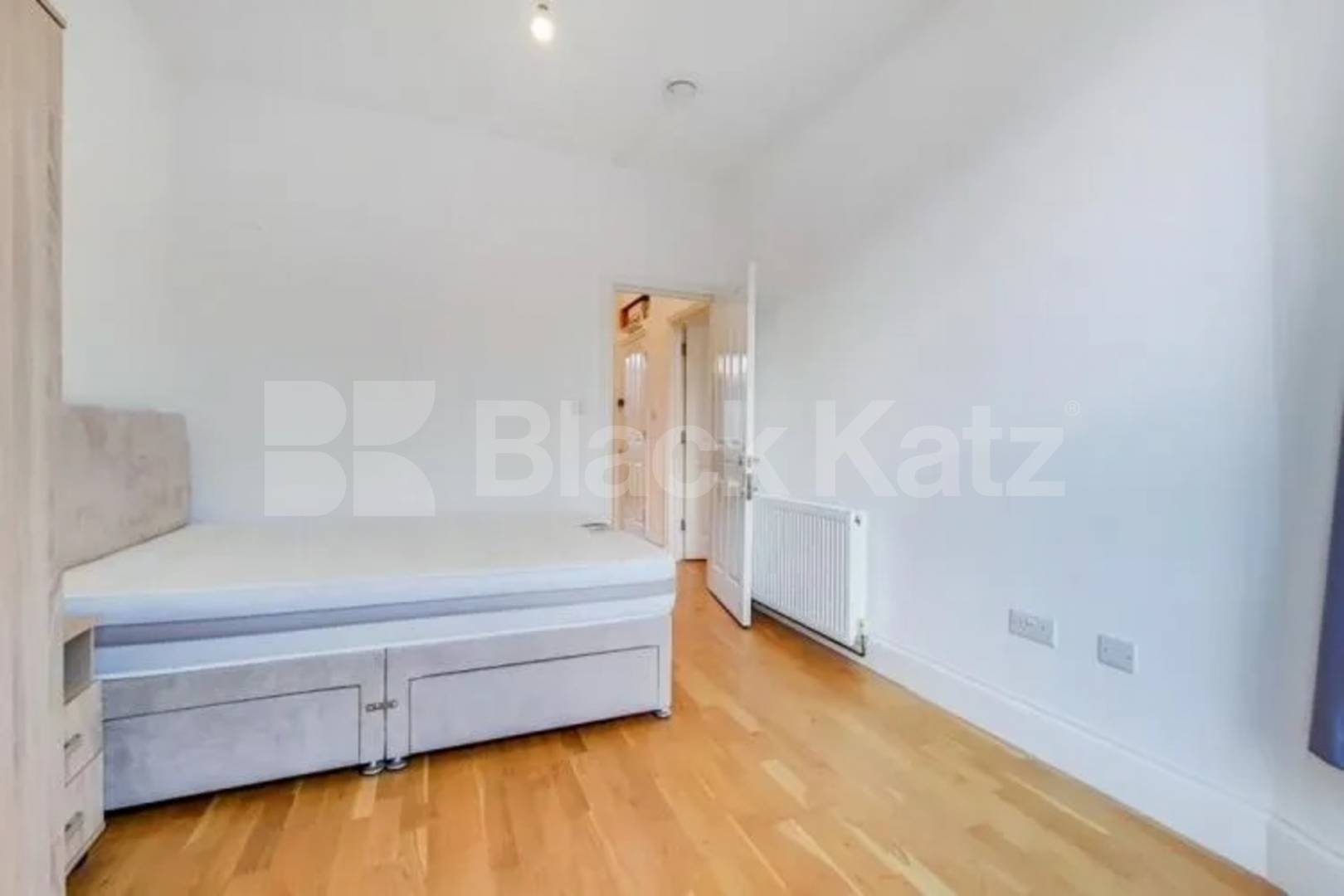 5 bedroom maisonette with 2 bathrooms lounge and a huge decked garden Marlborough Road, Archway