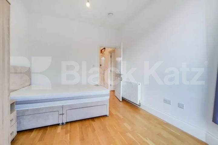 5 bedroom maisonette with 2 bathrooms lounge and a huge decked garden Marlborough Road, Archway