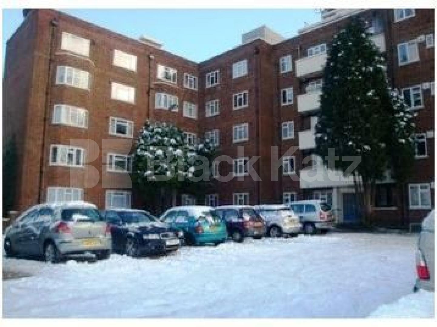 			3 Bedroom, 1 bath, 1 reception Flat			 Bounds Green Road, BOUNDS GREEN