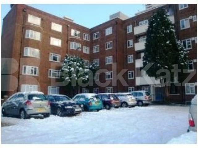 			3 Bedroom, 1 bath, 1 reception Flat			 Bounds Green Road, BOUNDS GREEN