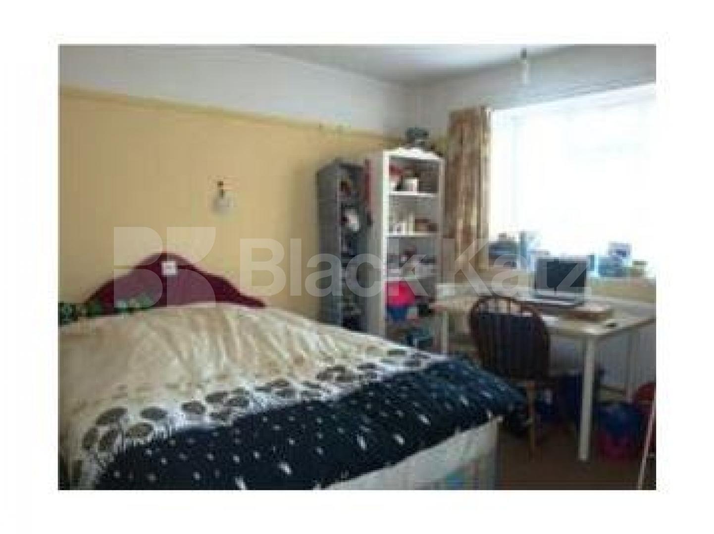 			3 Bedroom, 1 bath, 1 reception Flat			 Bounds Green Road, BOUNDS GREEN
