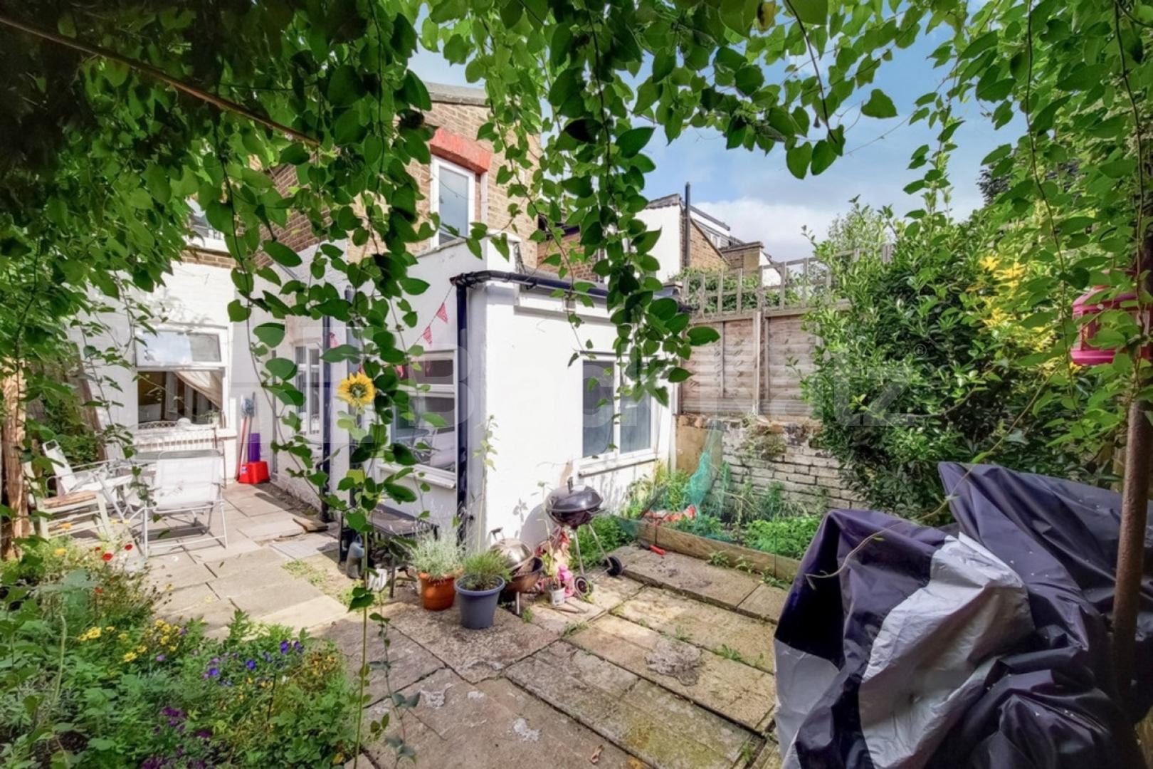 3 bedroom house close to zone 2 station with easy access to central London Mitford Road, Archway