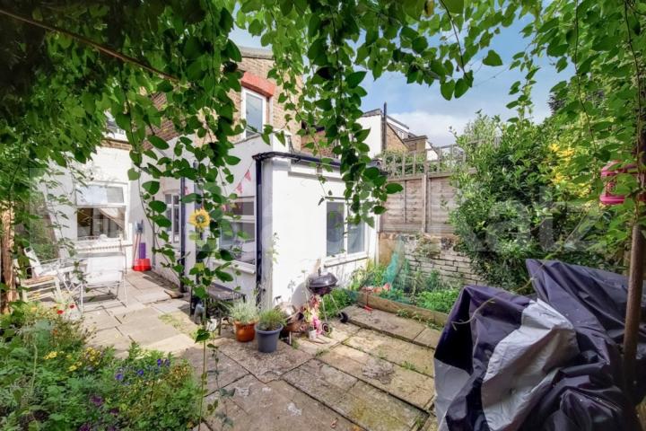 3 bedroom house close to zone 2 station with easy access to central London Mitford Road, Archway