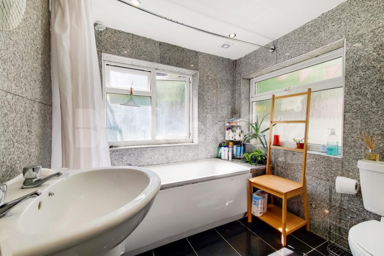 3 bedroom house close to zone 2 station with easy access to central London Mitford Road, Archway