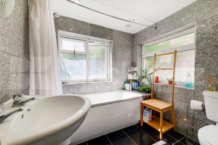 3 bedroom house close to zone 2 station with easy access to central London Mitford Road, Archway