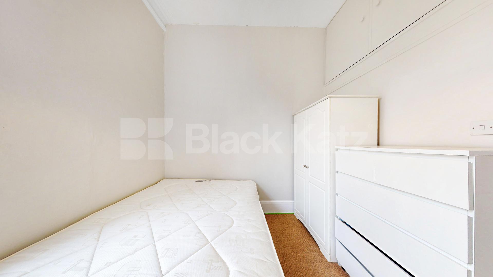 			2 Bedroom, 1 bath, 1 reception 			 West End Lane,  London  NW6