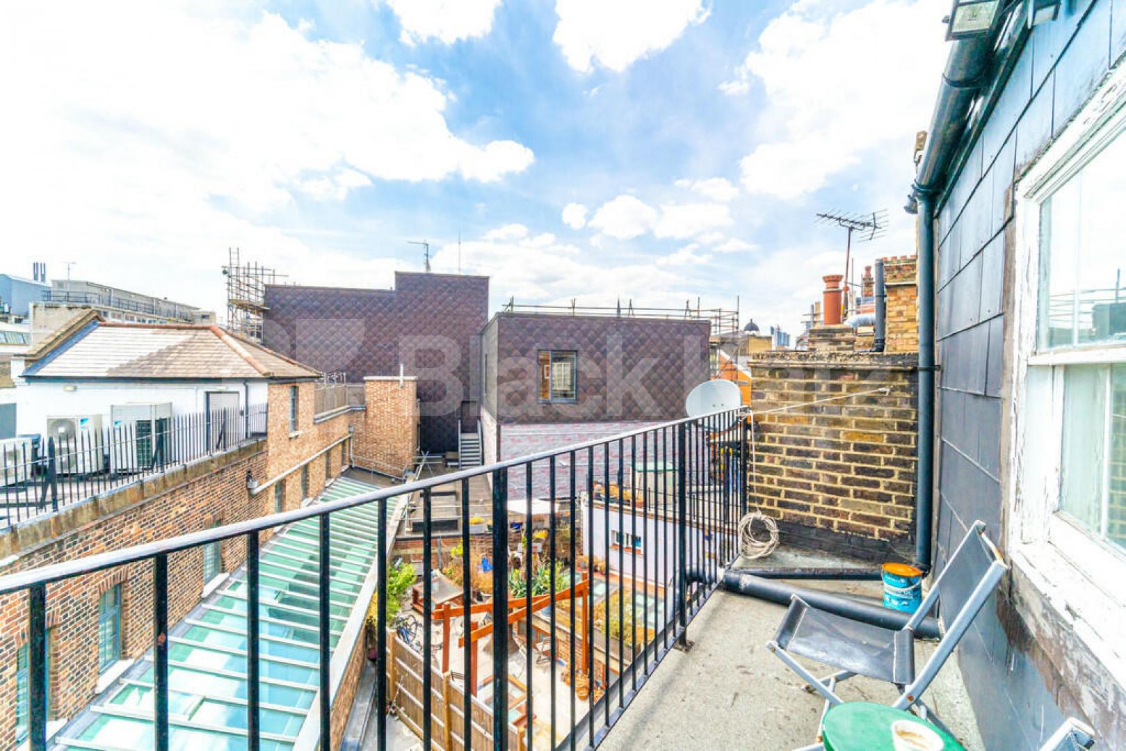5 bedroom house with lounge and 2 bathrooms Kings Cross Road, Kings Cross 